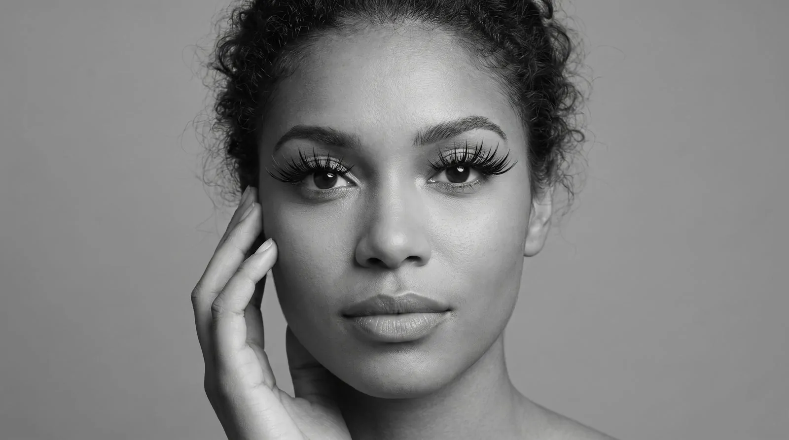 Lash client with a designed extension set