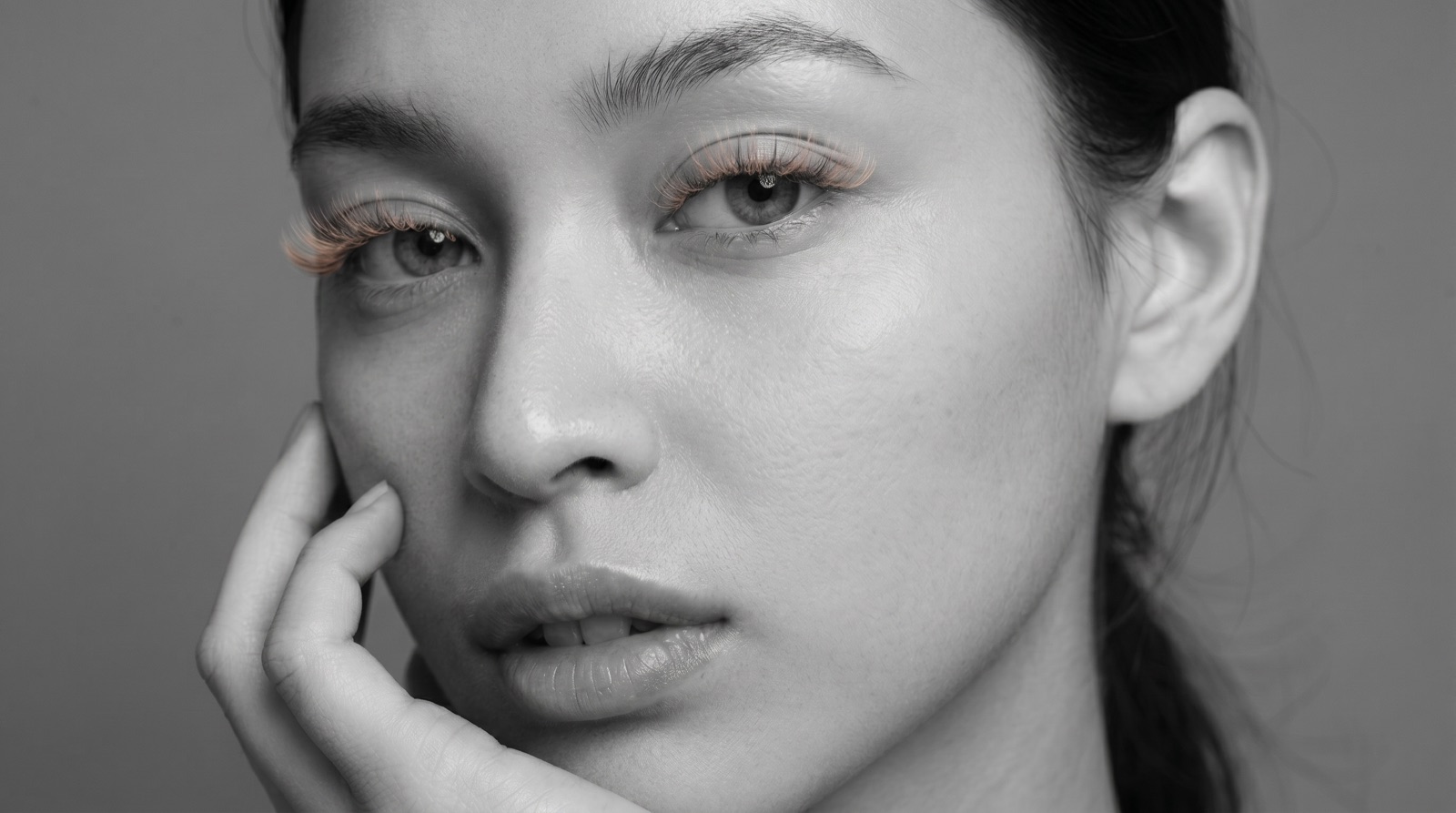 Lash client with a designed extension set